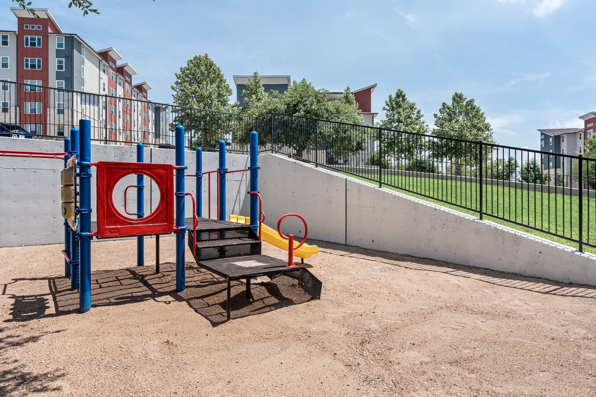 Douglas Landing — property & interiors
